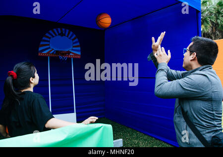 Lima, Peru - 18. AUGUST 2017: Entel Festival. Spiel von Dunk den Ball, im Festival Stockfoto