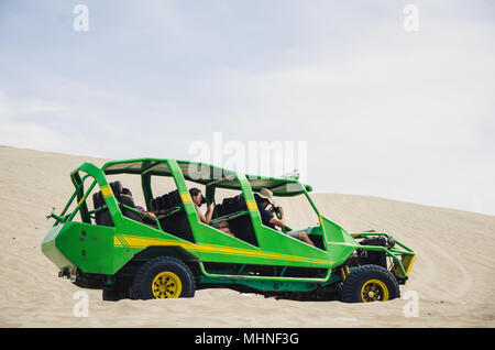 Sand Lkw oder auch in der Huacachina - Ica - Peru als "Buggy" Stockfoto