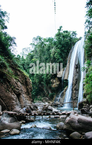 Velo de La Novia Wasserfall - Peru Chanchamayo, im Bereich Yurinaki Stockfoto