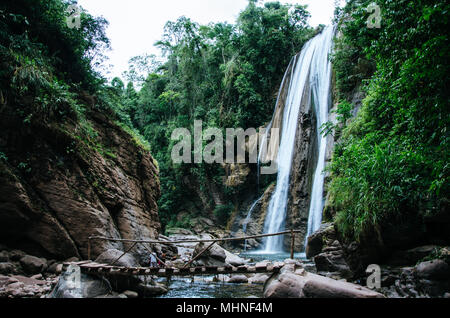 Velo de La Novia Wasserfall - Peru Chanchamayo, im Bereich Yurinaki Stockfoto