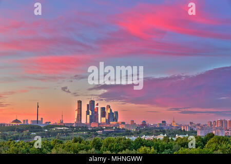 Stadt Moskau bei Sonnenuntergang Stockfoto