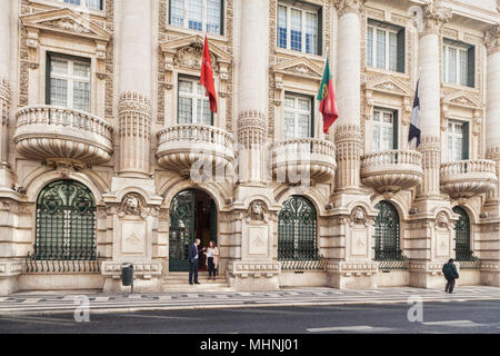 27. Februar 2018: Lissabon, Portugal - Die reich verzierten Santander Gebäude in der Rua de Comercio, Lissabon, Portugal. Stockfoto
