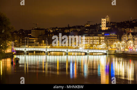 Altstadt von Zürich bei Nacht - Schweiz Stockfoto