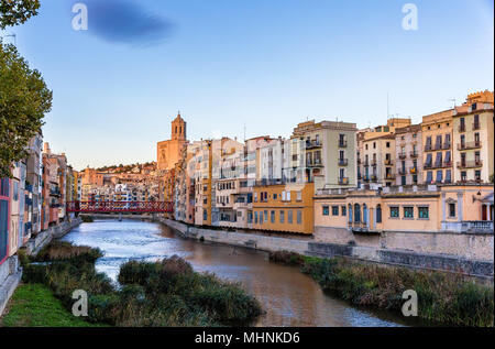 Blick auf den Bahndamm in Girona, Katalonien, Spanien Stockfoto