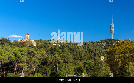 Blick auf den Berg Tibidabo in Barcelona, Spanien Stockfoto