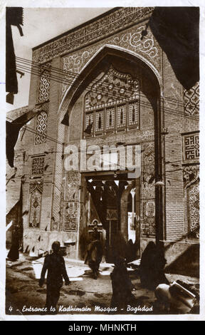 Bagdad, Irak - Eingang zur Al-Kadhimiya-Moschee Stockfoto