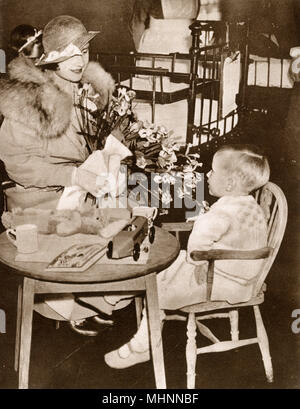 Elizabeth, Herzogin von York besucht St. Marys Krankenhaus Stockfoto