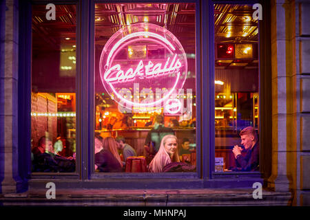 Glasgow in Schottland, Cocktails in der Gordon Street Fenster des Freitags Stockfoto