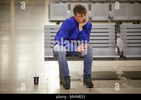 Glasgow in Schottland, Glasgow Central schlafen warten auf die ersten Züge des Tages Stockfoto