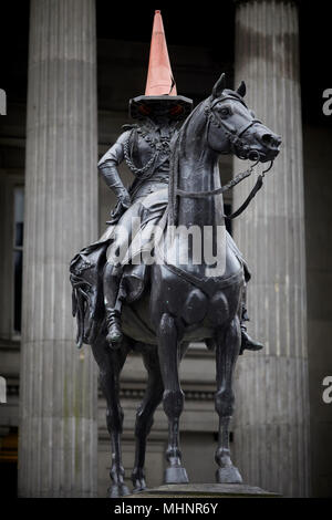 Glasgow in Schottland, Herzog von Wellington Statue ist ein Wahrzeichen nach einem geheimnisvollen Kegel geworden ist erschienen Stockfoto