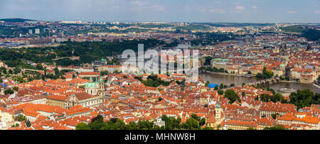 Panorama von Prag von Petrin Aussichtsturm Stockfoto