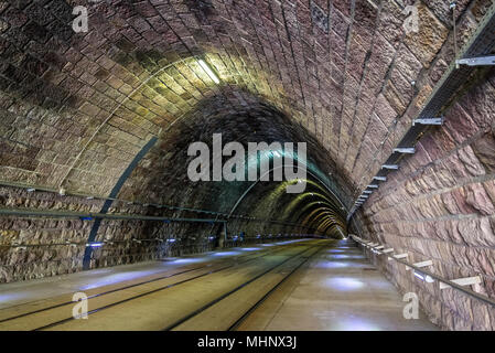 Straßenbahn Tunnel in Bratislava - Slowakei Stockfoto