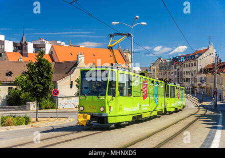 BRATISLAVA, SLOWAKEI - 11. AUGUST: ein Tatra T6 A5 Straßenbahn in Bratislav Stockfoto