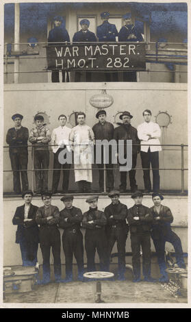 Krieg Master HMOT 282 Tanker mit Offizieren und Mannschaft in Harwich. Datum: ca. 1918