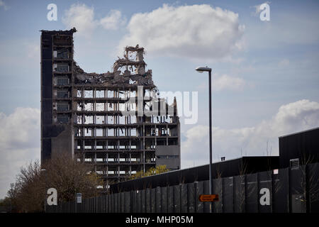 Abriss von Manchester ICL-Turm in Gorton von Architekten Cruikshank und Seward, Haus der Modernste Rechenleistung der Zeit entworfen, die IKT Stockfoto