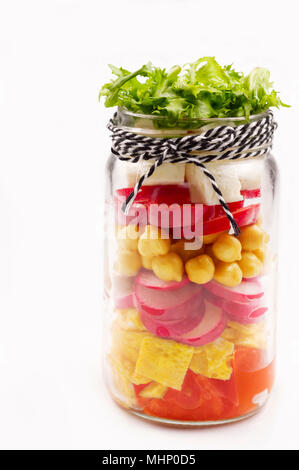 In einem jar-Salat. Gesunde hausgemachte Mason Jar-Salat. Das Konzept der gesunden Ernährung für die ganze Familie. Stockfoto