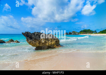 Sanfte Brandung am Horseshoe Bay Beach, Bermuda. Stockfoto