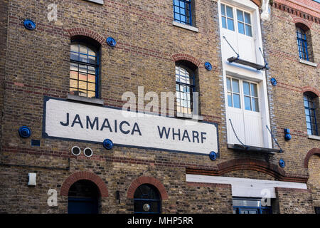 Shad Thames historischen Warehouse Bereich für modernes Leben, Bermondsey, Stadtteil Southwark, London, England, Großbritannien Stockfoto