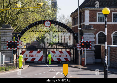 Rotherhithe Tunnel Eingang Süd übersicht Tunnel geschlossen am Tore, Bermondsey, Stadtteil Southwark, London, England, Großbritannien Stockfoto