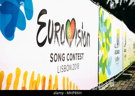 Lissabon, 24. April 2018: Foto des Bildes mit dem offiziellen Eurovision Symbole Eurovision Song Contest 2018 Lissabon. Ein Plakat an der Straße der Stadt. Stockfoto