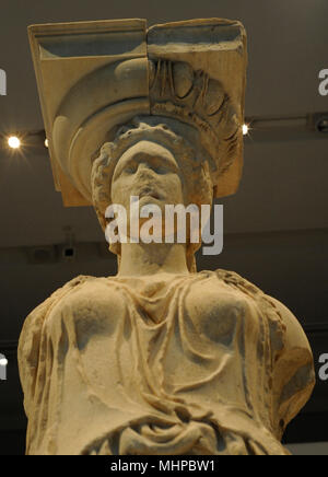 Griechische Kunst. Die caryatid Halle des Erechtheion. Weibliche Figuren als tragende Säulen drapiert. Detail. Akropolis von Athen, 421-407 BC. Griechenland. Akropolis Museum. Athen. Griechenland. Stockfoto