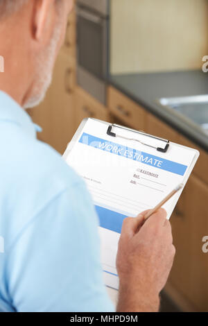 Baumeister Vorbereitung Schätzung für Home Improvement Stockfoto
