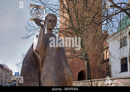 Warschau, Polen - 28. APRIL 2018: Denkmal der polnischen Physiker und Chemiker, erste Frau, die einen Nobelpreis-Marie Sklodowska Curie in Warschau zu gewinnen. Stockfoto