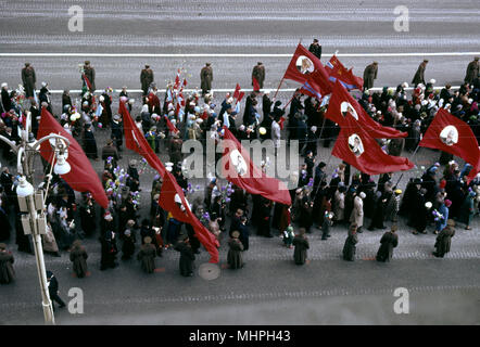 Straßenszene am Mai, Moskau, UdSSR Stockfoto
