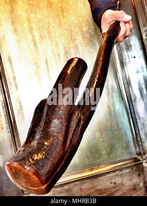 Männliche Hand mit einem Shillelagh Stockfoto