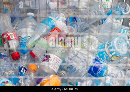 Bangkok Thailand: - Januar 21, 2018: - Viele Plastikflaschen für Recycling wird recycelt werden, Konzept der stofflichen Verwertung der verwendete Kunststoff Flasche leer Stockfoto