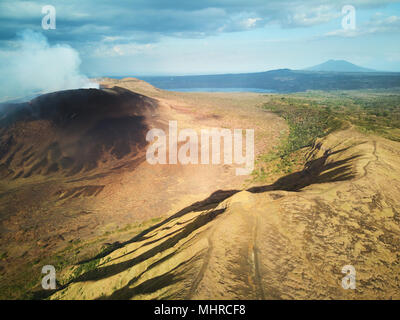 Nicaragua reisen. Vulkan und Lagune im Zentrum der amerikanischen Landschaft Stockfoto