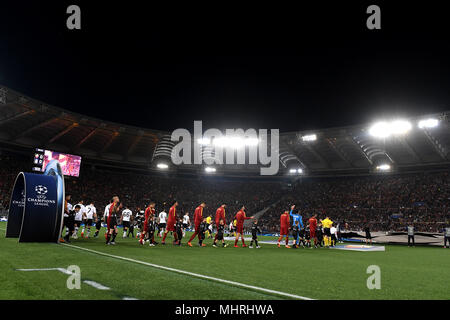 Rom, Italien. 2. Mai 2018. Ingresso in Campo. Atmosphäre team Line ups Roma 02-05-2018 Stadio Olimpico Fußball Calcio UEFA Champions League 2017/2018 als Roma - Liverpool Semifinali di Ritorno, Halbfinale 2 bein Foto Andrea Staccioli/Insidefoto Credit: insidefoto Srl/Alamy leben Nachrichten Stockfoto