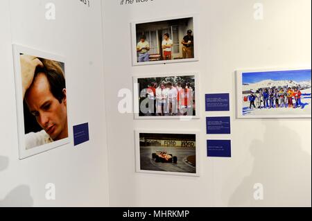 MUSEUM DER AUTORROME MONZA ENI STROMKREIS VORSCHAU AUF DIE AUSSTELLUNG Gilles Villeneuve. Der Mythos, dass NICHT stirbt. Fotografen ERCOLE COLOMBO (gianpietro Malosio, MONZA - 2018-05-03) ps das Foto verwendet werden können, wobei der Kontext, in dem es aufgenommen wurde, und ohne die diffamierende Absicht der Dekoration der Menschen vertreten Stockfoto