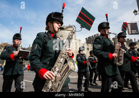 Windsor, Großbritannien. 3. Mai, 2018. Die Wachwechsel Zeremonie durch die Gewehre von der Band und signalhörner der Gewehre begleitet. Credit: Mark Kerrison/Alamy leben Nachrichten Stockfoto