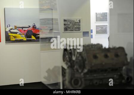 MUSEUM DER AUTORROME MONZA ENI STROMKREIS VORSCHAU AUF DIE AUSSTELLUNG Gilles Villeneuve. Der Mythos, dass NICHT stirbt. Fotografen ERCOLE COLOMBO (gianpietro Malosio, MONZA - 2018-05-03) ps das Foto verwendet werden können, wobei der Kontext, in dem es aufgenommen wurde, und ohne die diffamierende Absicht der Dekoration der Menschen vertreten Stockfoto