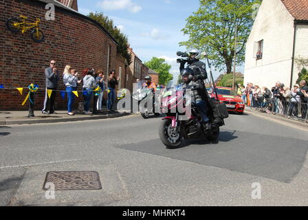 Doncaster, UK, 3. Mai, 2018. Die Filmcrew auf der Rückseite des Rennen in Hatfield. Hannah Hallen/Alamy leben Nachrichten Stockfoto