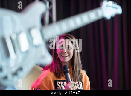 Berlin, Deutschland. 03 Mai, 2018. 03. Mai 2018, Deutschland, Berlin: Sängerin Vanessa Mai sprechen während einer Pressekonferenz. Credit: Soeren Stache/dpa/Alamy leben Nachrichten Stockfoto