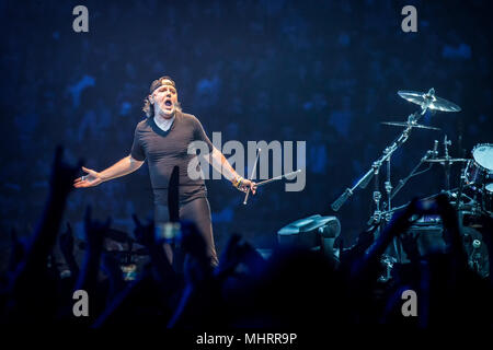 Norwegen, Oslo - Mai 2, 2018. Die amerikanische Heavy Metal Band Metallica führt live Konzerte in der Telenor Arena in Oslo. Hier Schlagzeuger Lars Ulrich ist live auf der Bühne gesehen. (Foto: Gonzales Foto - Terje Dokken). Stockfoto