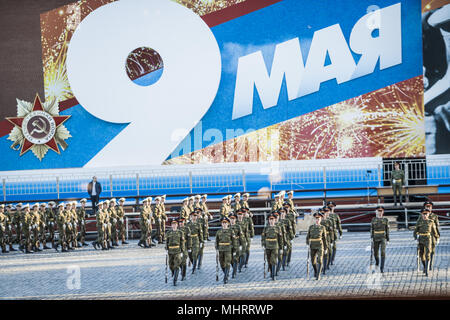 Moskau, Moskau, Russland. 3. Mai, 2018. März Soldaten bei der Vorbereitung der Feier des 9. Mai, der Tag des Sieges, auf dem Roten Platz in Moskau, Russland Quelle: Celestino Arce/ZUMA Draht/Alamy leben Nachrichten Stockfoto