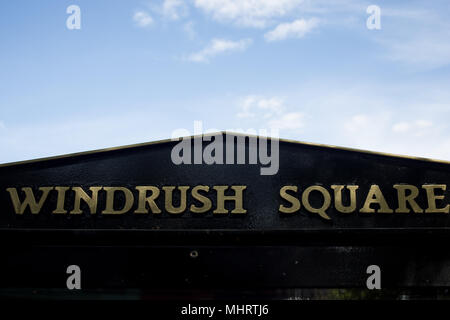 London, Großbritannien 3. Mai 2018 rechtliche Kliniken im ganzen Kann am Schwarzen kulturellen Archive an, die auf windrush Square in Brixton, die mit den Windrush migration Skandal betroffenen befindet. Credit: Thabo Jaiyesimi/Alamy leben Nachrichten Stockfoto