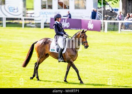 Badminton, Großbritannien. 3. Mai 2018. Nachmittag Dressur. Lauren Kieffer. Veronica. USA. Mitsubishi Badminton Horse Trials. Badminton. UK. {03}/{05}/{2018}. Credit: Sport in Bildern/Alamy leben Nachrichten Stockfoto