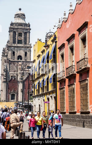 Mexiko-Stadt, mexikanisch, lateinamerikanisch, lateinamerikanisch, ethnisch, Centro historico, historisches Zentrum, Calle Moneda, Fußgängerzone, Metropolitan Cathedra Stockfoto