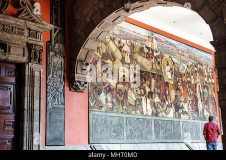 Mexiko-Stadt, Mexikanisch, Hispanic, Centro Historico, historisches Zentrum, nationaler Präsidentenpalast, Palacio Nacional, Wandgemälde, Diego Rivera, Marketplace Tlat Stockfoto