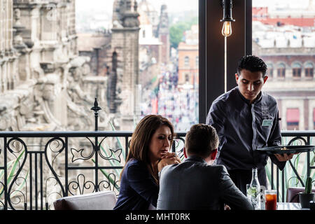 Mexiko-Stadt, Hispanic, Centro historico, historisches Zentrum, El Balcon del Zocalo, Restaurant Restaurants Essen Essen Essen Café Cafés, Bar Lounge Pub, Terrasse Stockfoto