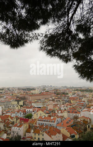 Lissabon Panorama, von der Gnade Kloster - Convento da Graça, Lissabon, Portugal gesehen Stockfoto