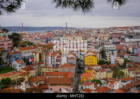 Lissabon Panorama, von der Gnade Kloster - Convento da Graça, Lissabon, Portugal gesehen Stockfoto