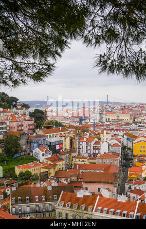 Lissabon Panorama, von der Gnade Kloster - Convento da Graça, Lissabon, Portugal gesehen Stockfoto