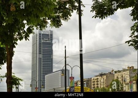 Turin, Italien, Piemont. Mai, 2018. Im Hintergrund die Wolkenkratzer, Hauptquartier, der Intesa-San Paolo Bank. Bilder von der Piazza XVIII Dicem genommen Stockfoto