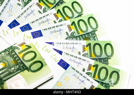 Euro-banknoten hautnah. Mehrere hundert Euro-Banknoten Stockfoto