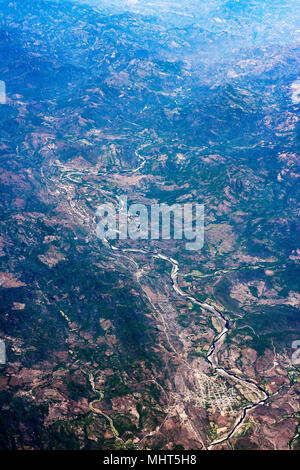 Berge in der Nähe von Mexico City Luftaufnahme Landschaft vom Flugzeug leon Stadt Guadalajara Stockfoto